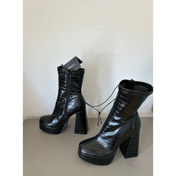 Forever 21  Crocodile Embossed Black Platform Heeled Booties - 6 - Picture 1 of 6